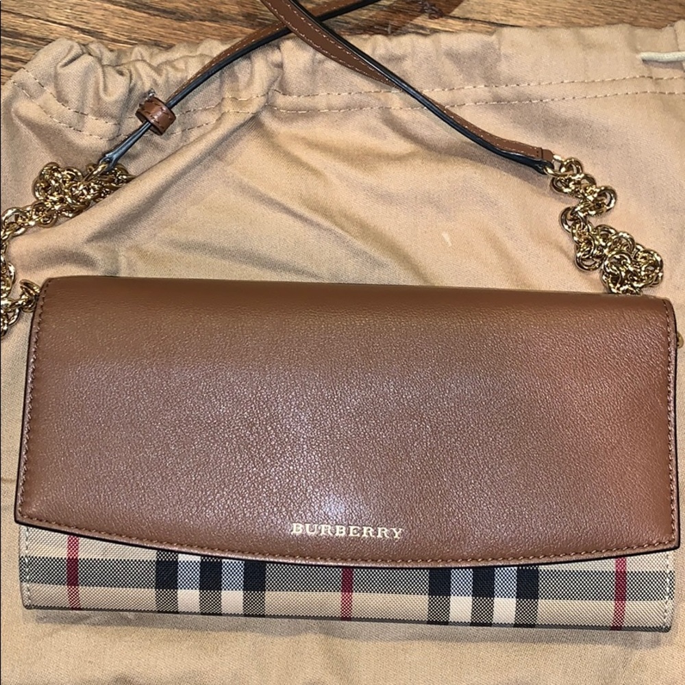 Burberry crossbody / chain on wallet
